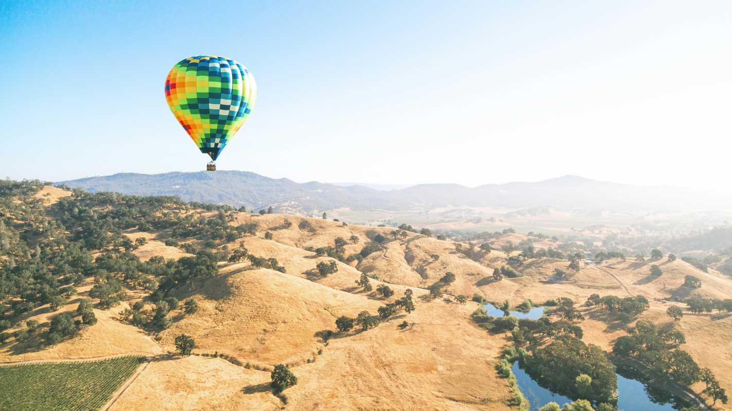 Romantic Hot Air Balloon Rides and Vineyard Picnics in Tuscany